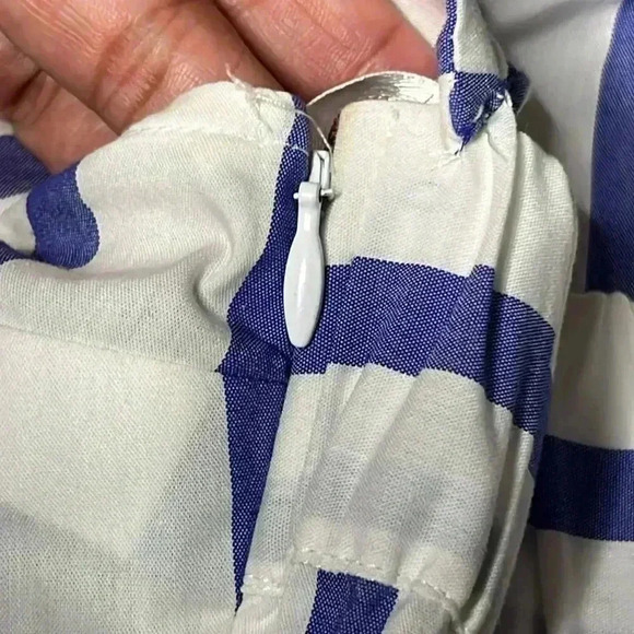 Express Stripe Blue White Off The Shoulder Peplum Hem Blouse Size 6 - Picture 5 of 7